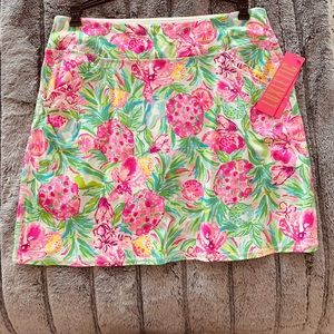 Lilly Pulitzer skort, Balancing style and performance